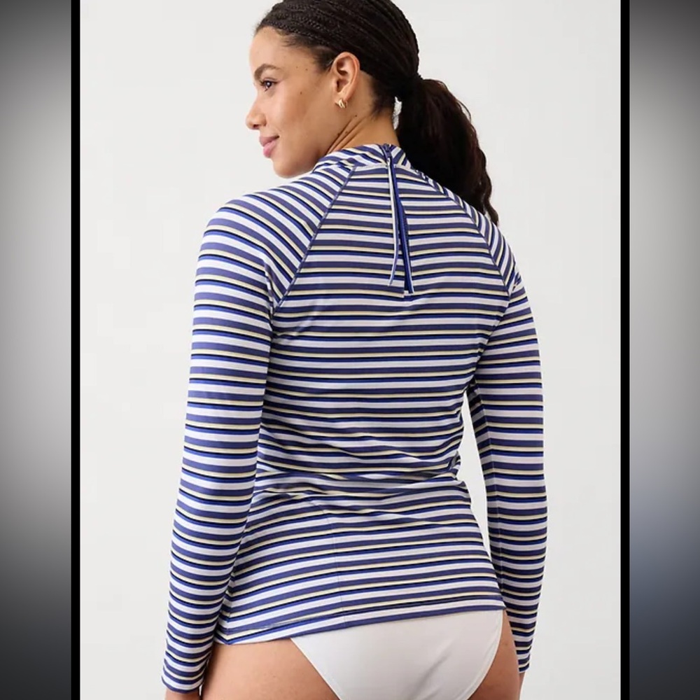 NWT Athleta Maillot de surf North
Point Stripes Blue and White Rash Guard